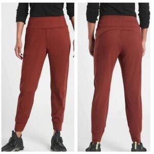 Athleta Distance Jogger Pants in Plush Supersonic
